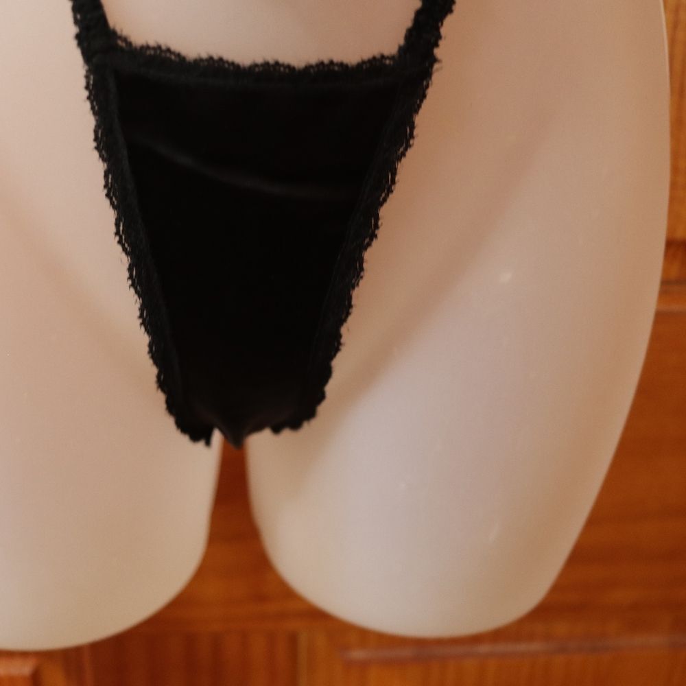 Frederick's of Hollywood Black Sexy Floral Cage Bra & Thong Lingerie Se… - Picture 4 of 7